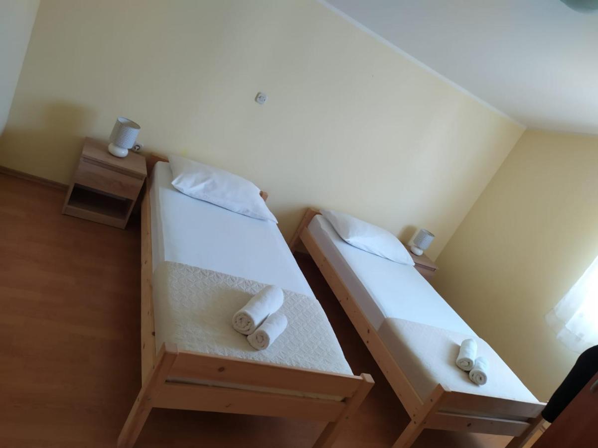 Apartments Marta Kaštel Novi Exterior foto